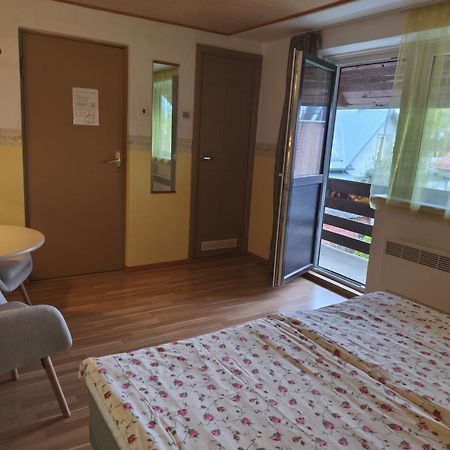 Paerna Guesthouse & Apartments Kuressaare Esterno foto
