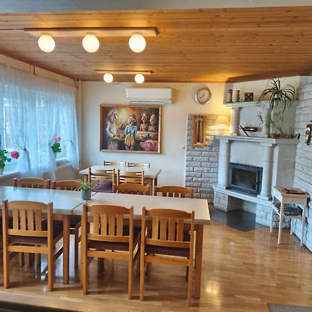 Paerna Guesthouse & Apartments Kuressaare Esterno foto