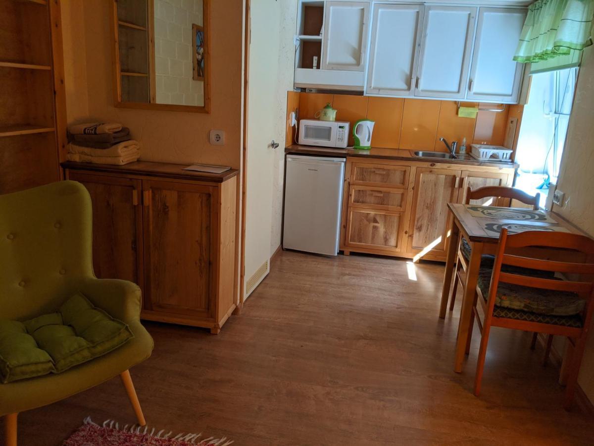 Paerna Guesthouse & Apartments Kuressaare Esterno foto