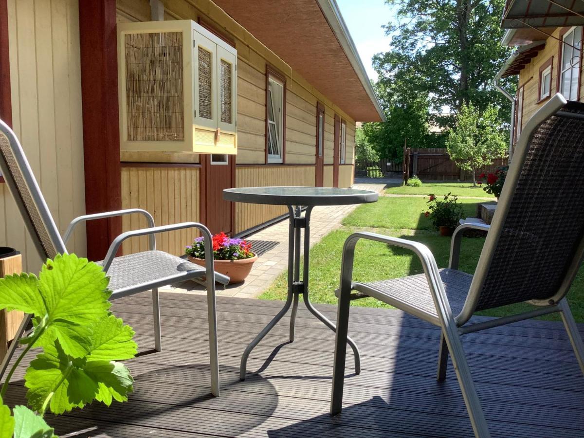 Paerna Guesthouse & Apartments Kuressaare Esterno foto