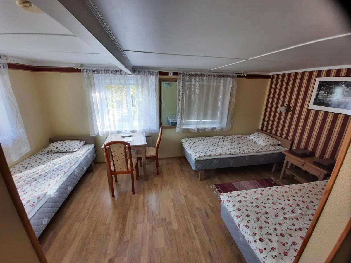 Paerna Guesthouse & Apartments Kuressaare Esterno foto