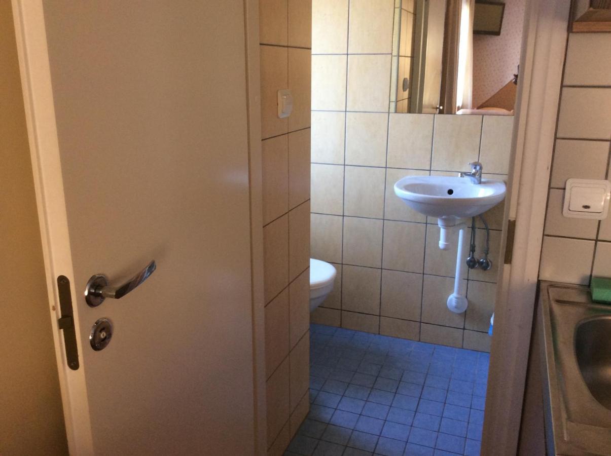 Paerna Guesthouse & Apartments Kuressaare Esterno foto
