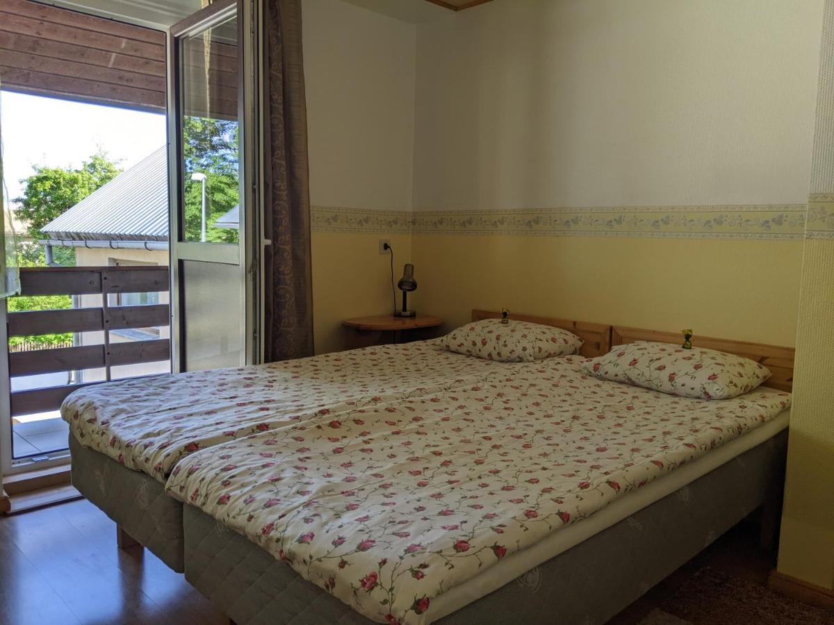 Paerna Guesthouse & Apartments Kuressaare Esterno foto