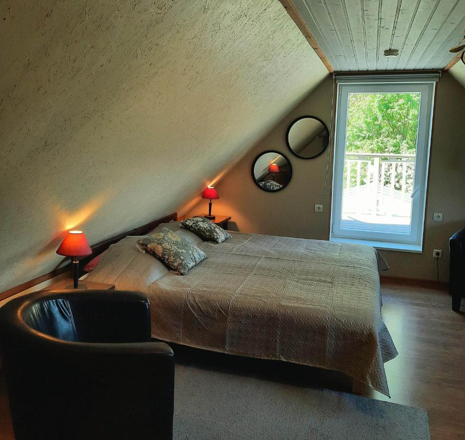 Paerna Guesthouse & Apartments Kuressaare Esterno foto
