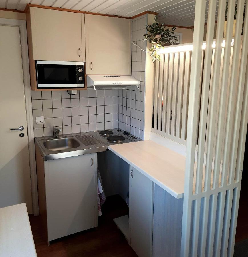 Paerna Guesthouse & Apartments Kuressaare Esterno foto