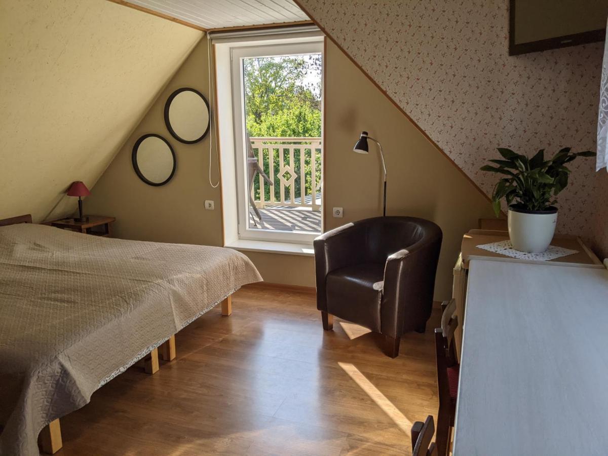 Paerna Guesthouse & Apartments Kuressaare Esterno foto