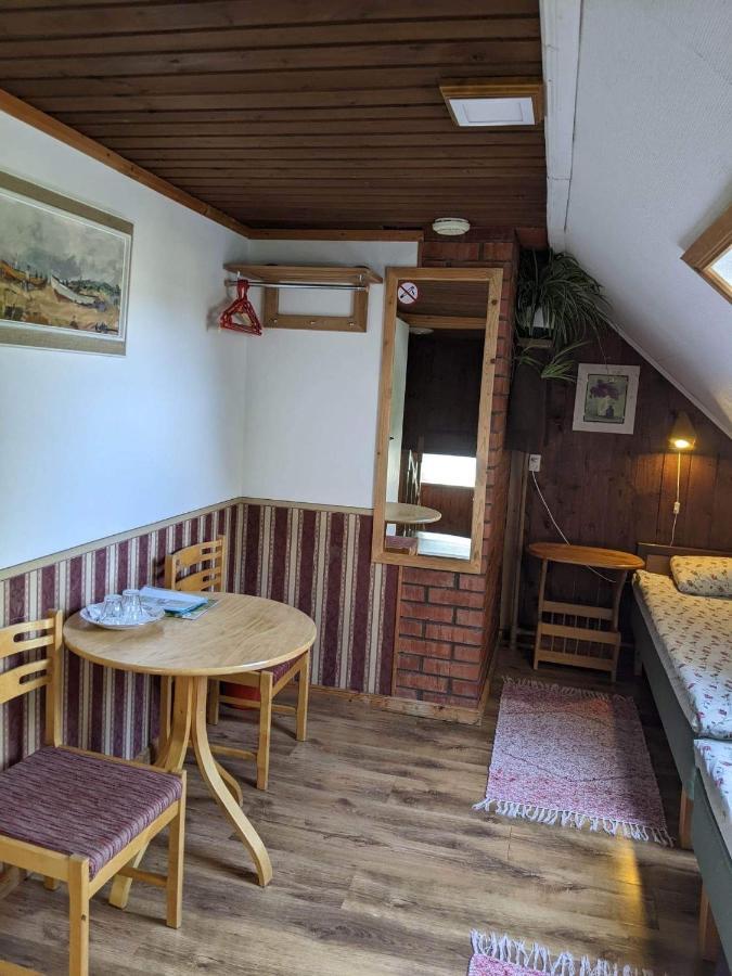 Paerna Guesthouse & Apartments Kuressaare Esterno foto
