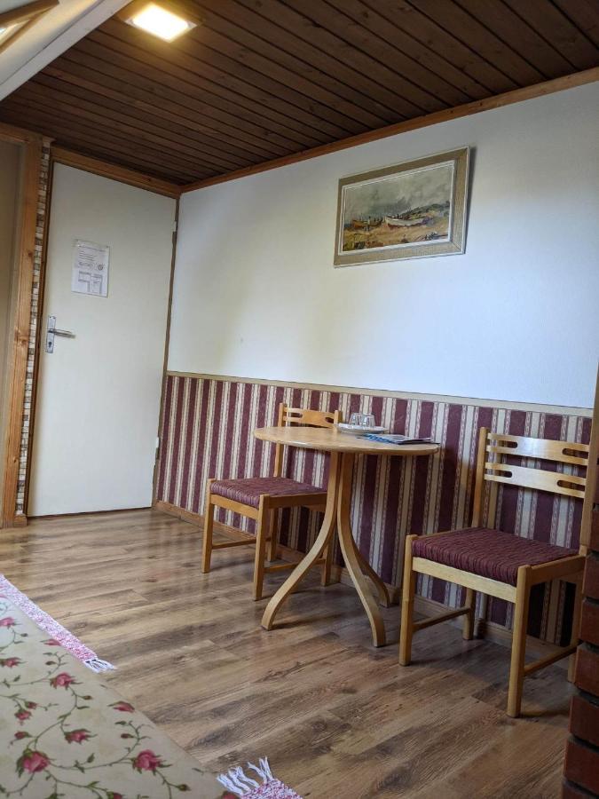 Paerna Guesthouse & Apartments Kuressaare Esterno foto