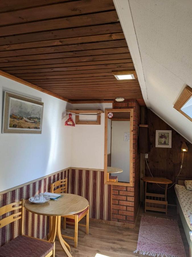 Paerna Guesthouse & Apartments Kuressaare Esterno foto
