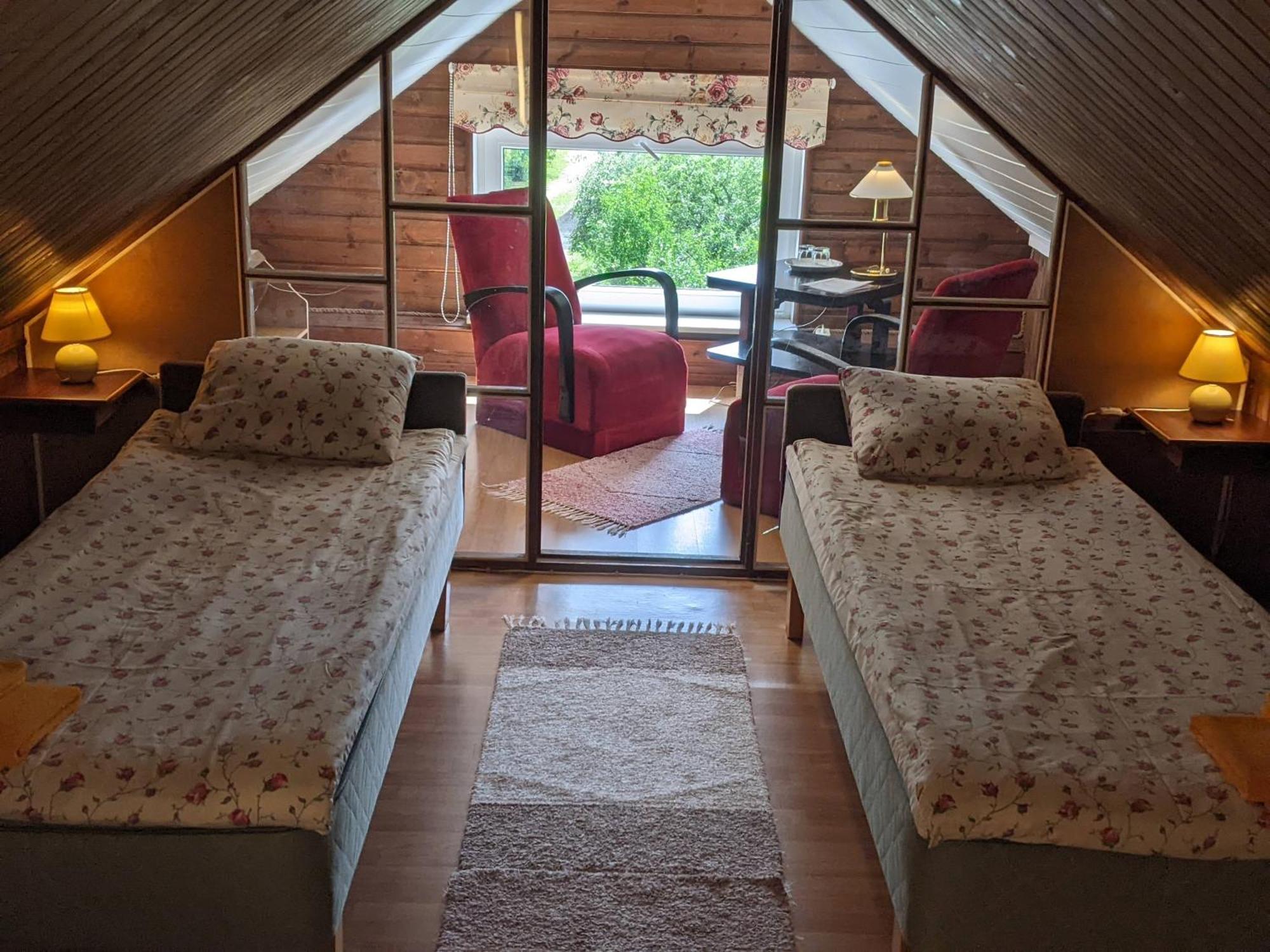 Paerna Guesthouse & Apartments Kuressaare Esterno foto