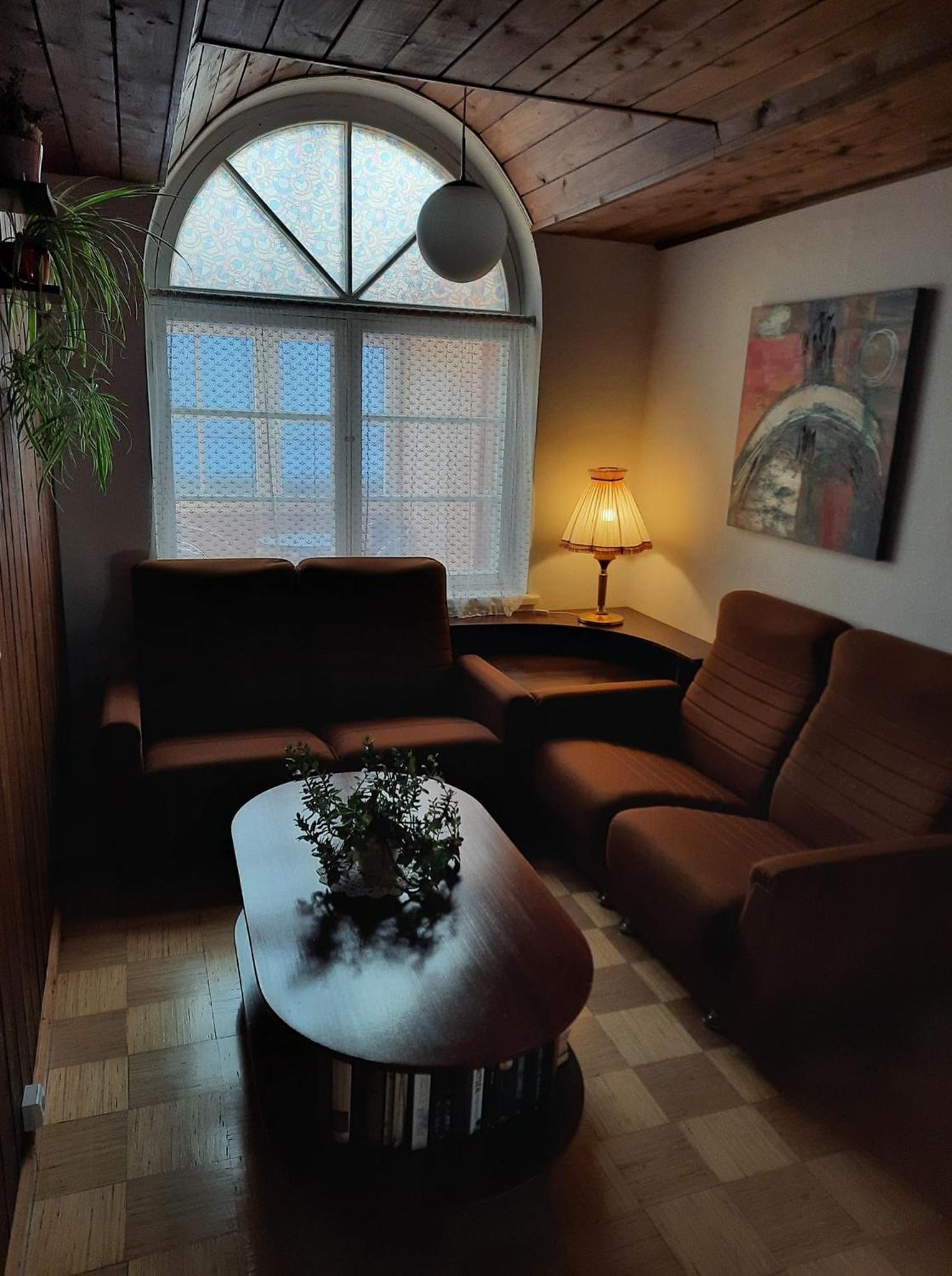 Paerna Guesthouse & Apartments Kuressaare Esterno foto
