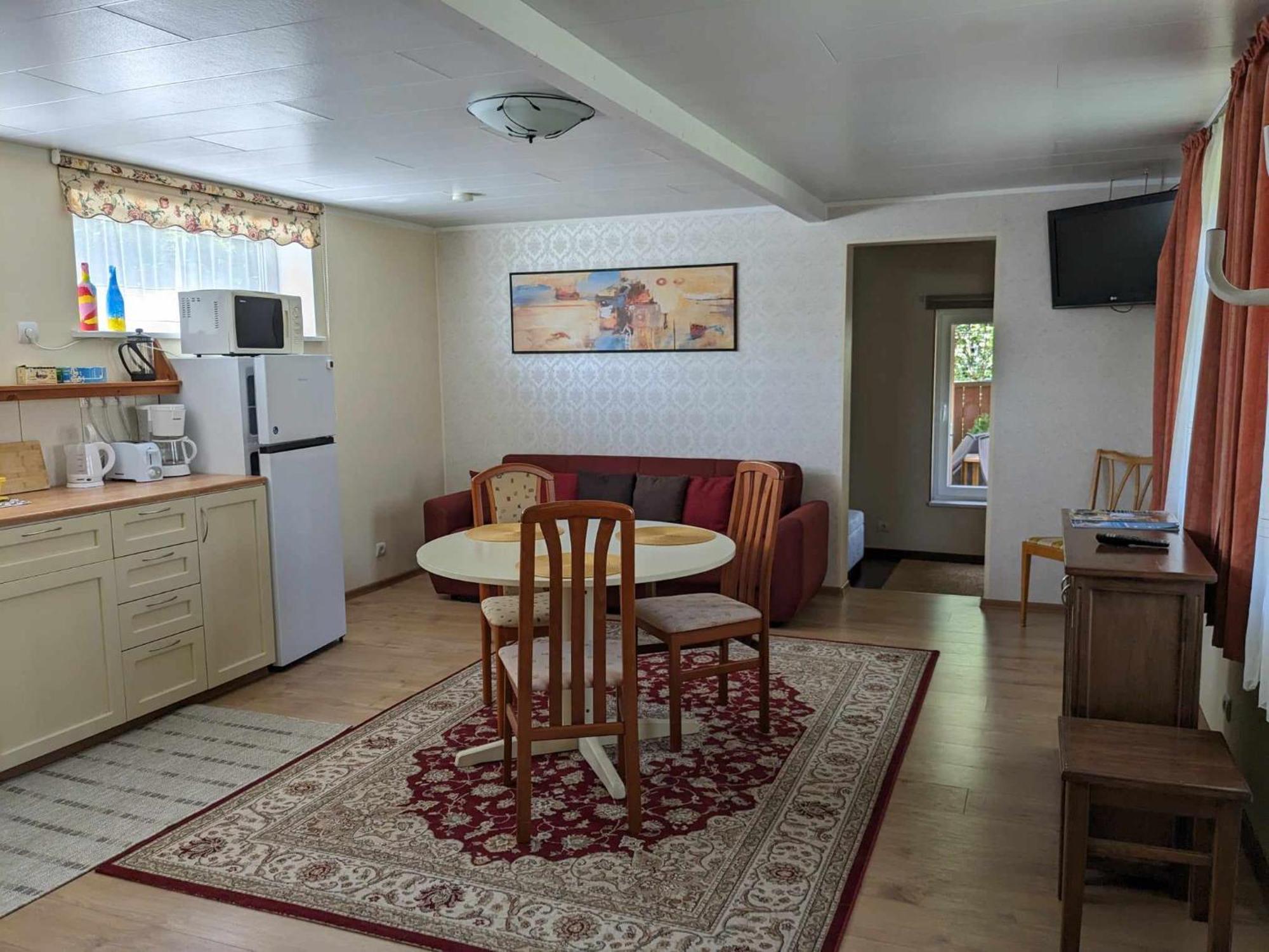 Paerna Guesthouse & Apartments Kuressaare Esterno foto