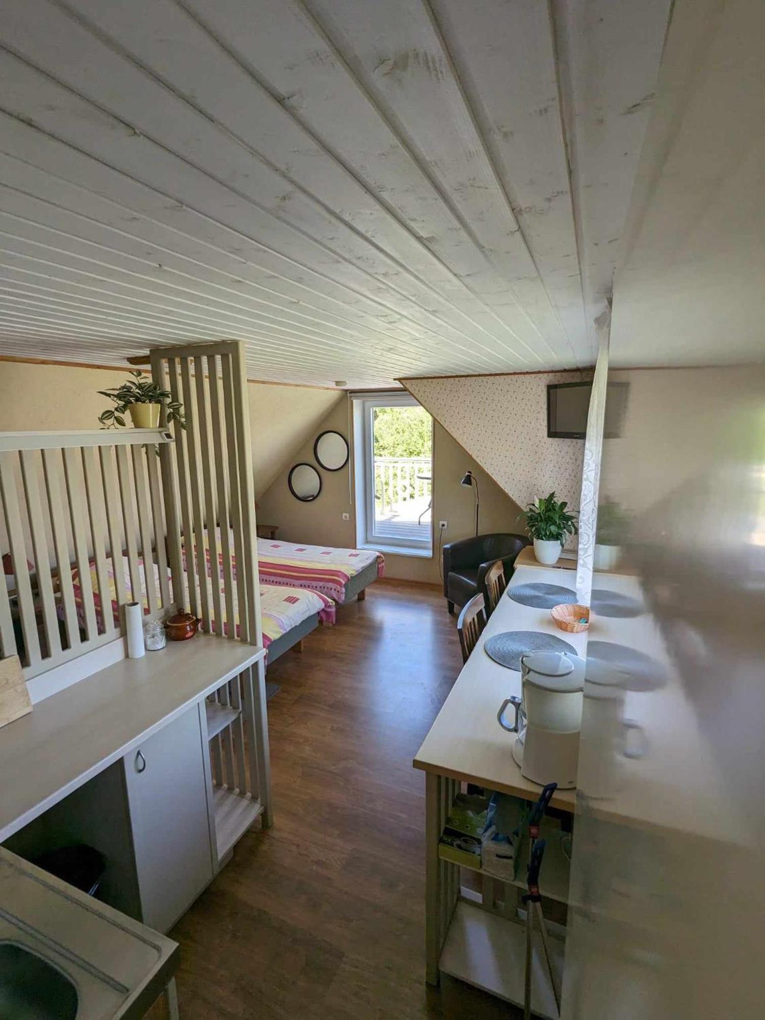 Paerna Guesthouse & Apartments Kuressaare Esterno foto