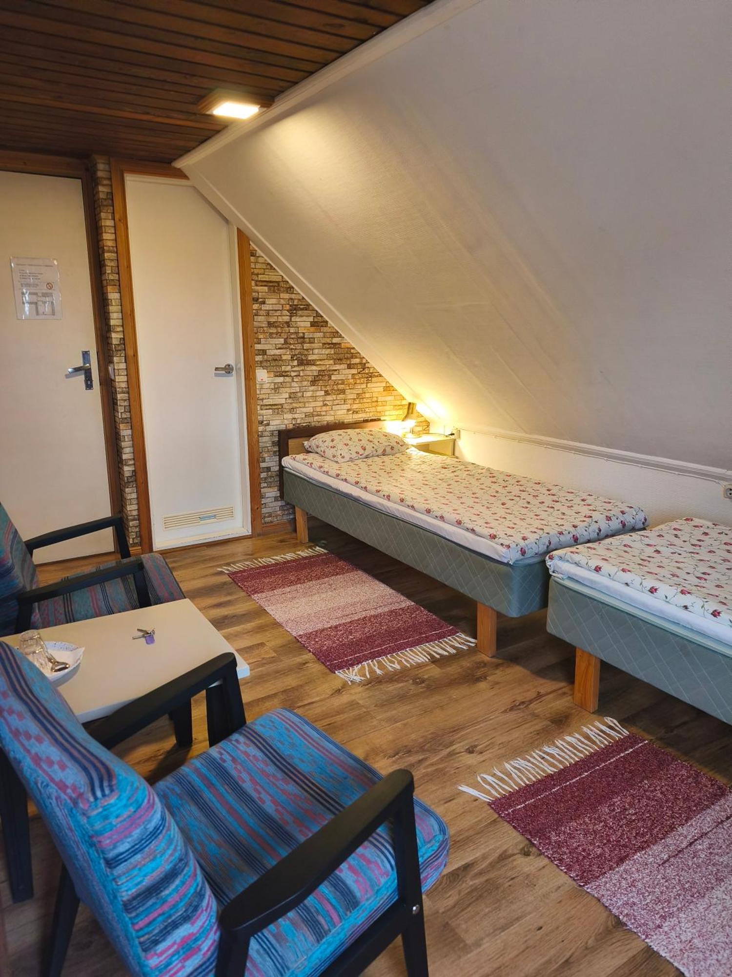 Paerna Guesthouse & Apartments Kuressaare Esterno foto