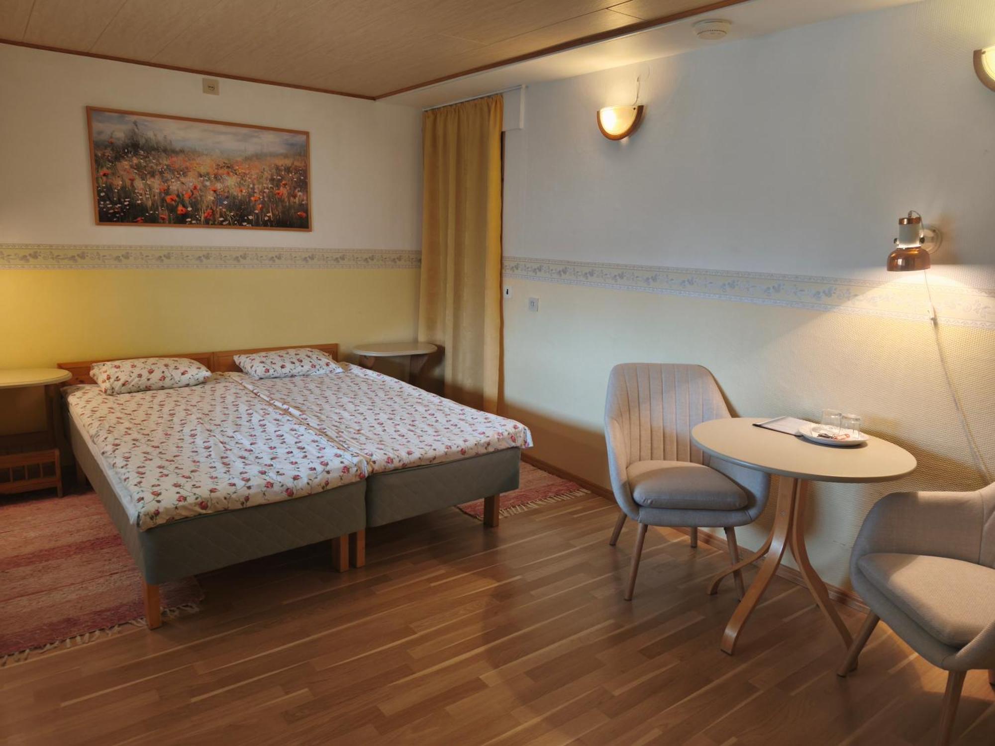 Paerna Guesthouse & Apartments Kuressaare Esterno foto