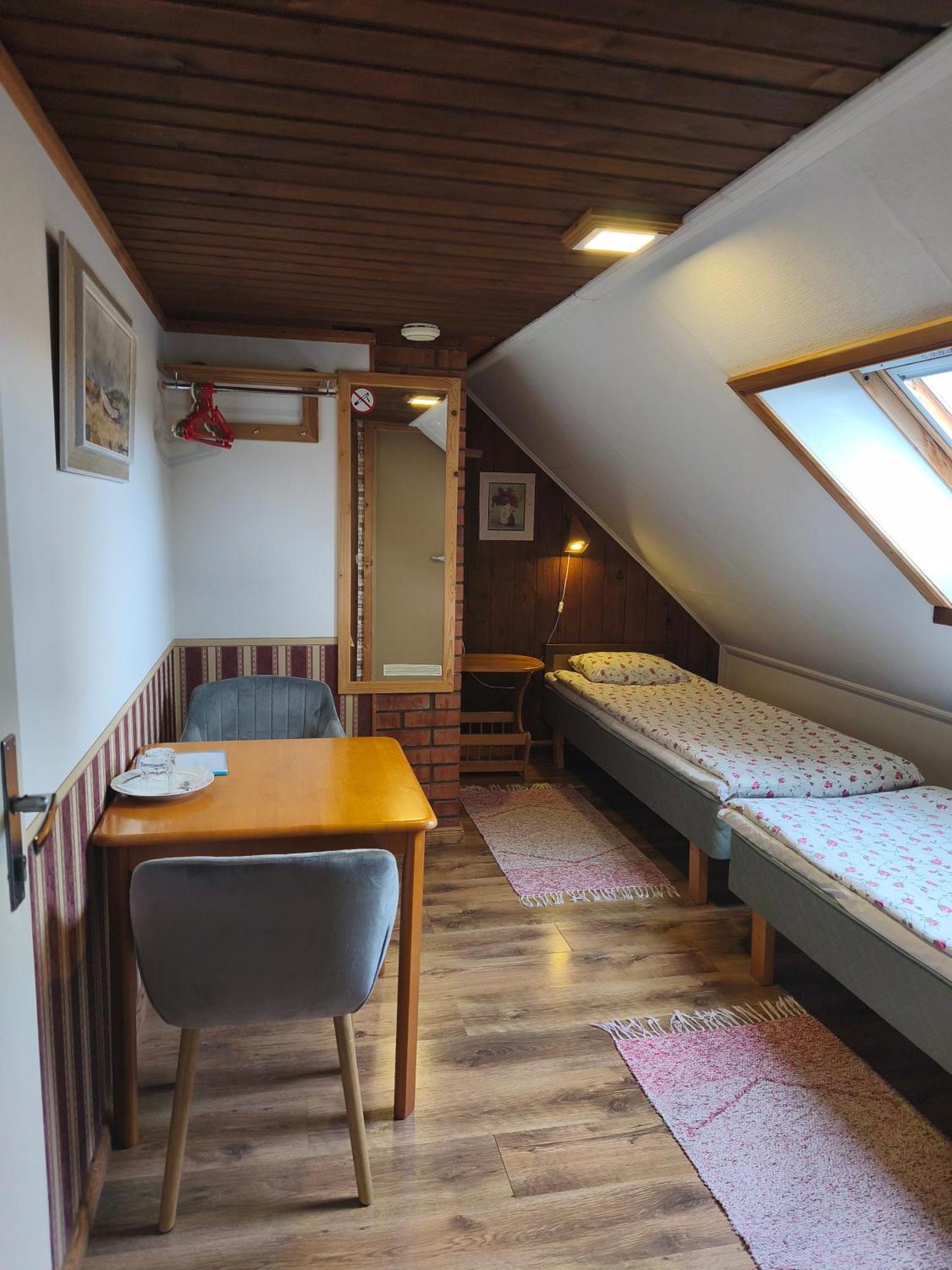 Paerna Guesthouse & Apartments Kuressaare Esterno foto