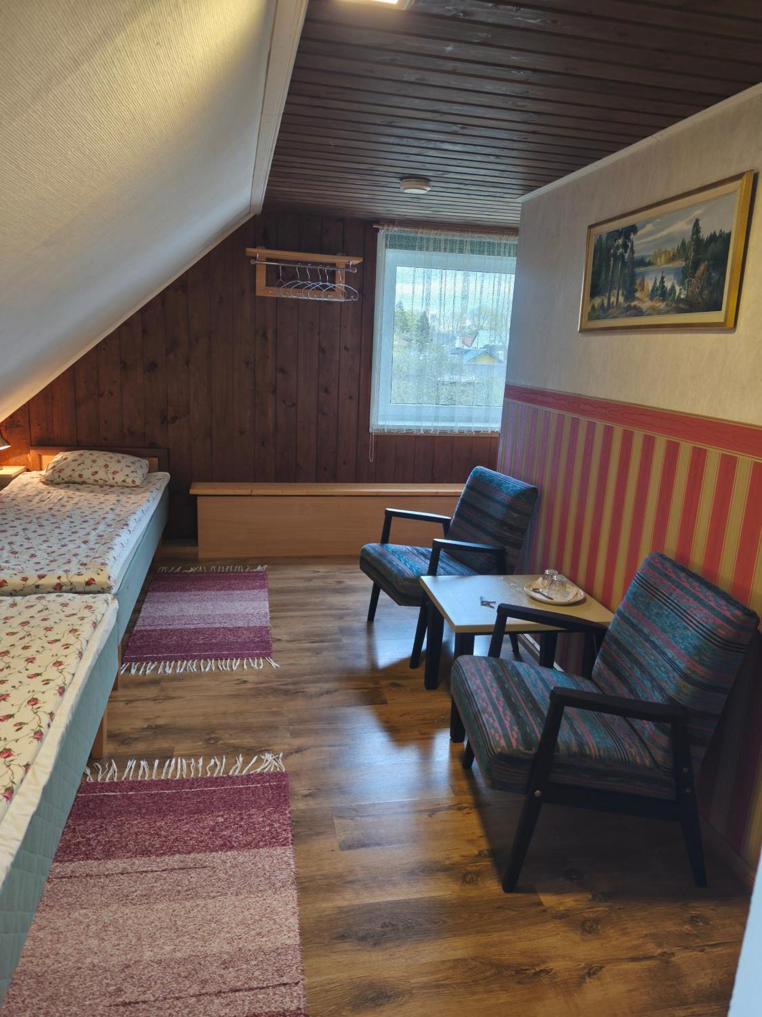 Paerna Guesthouse & Apartments Kuressaare Esterno foto