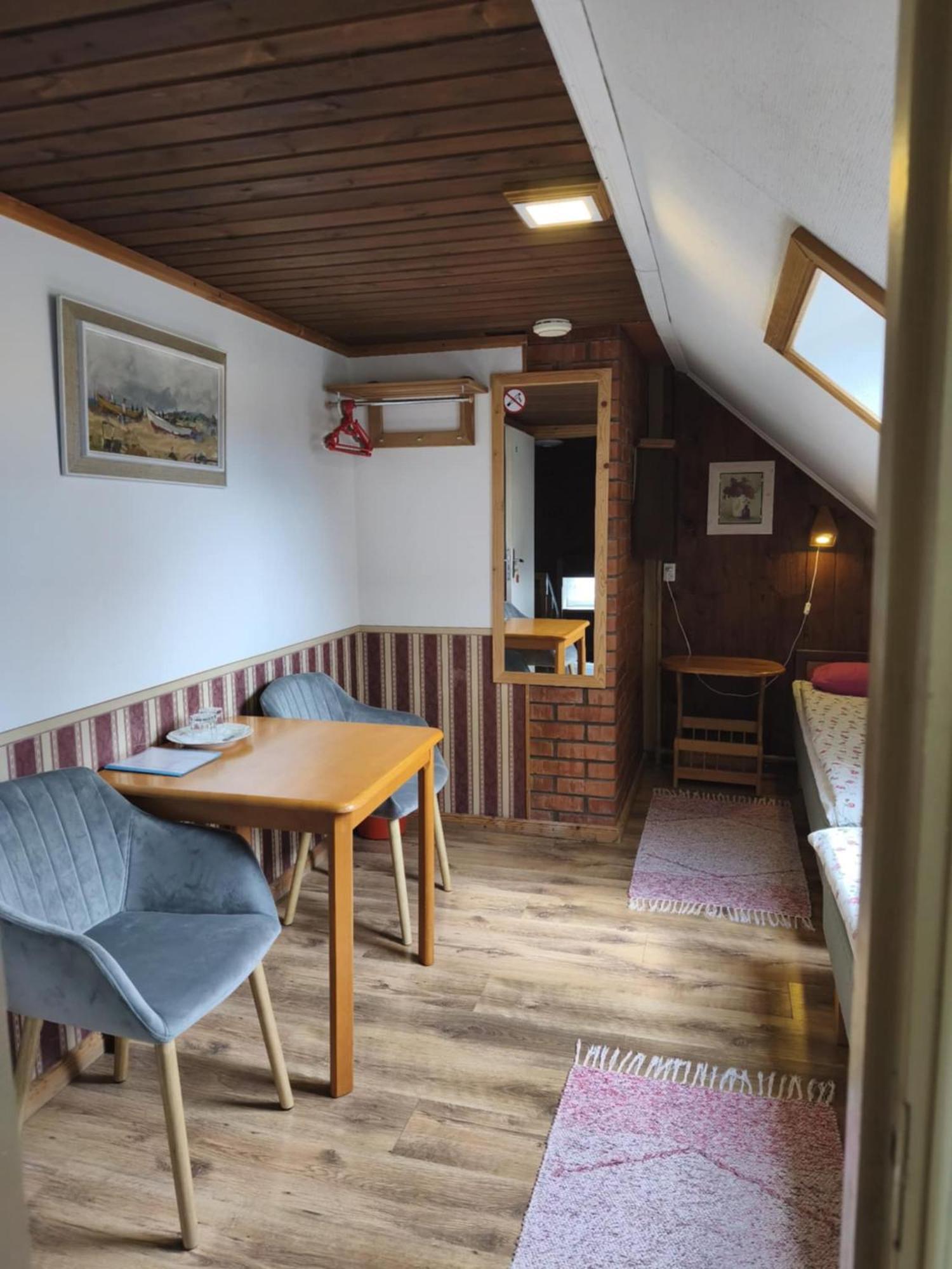 Paerna Guesthouse & Apartments Kuressaare Esterno foto