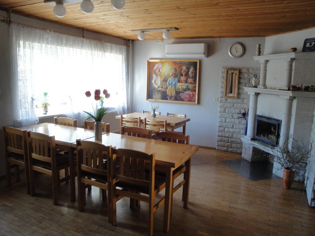 Paerna Guesthouse & Apartments Kuressaare Esterno foto
