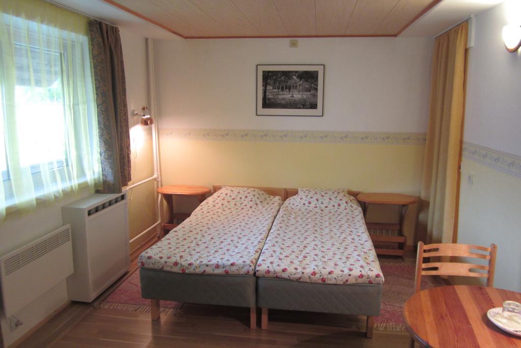 Paerna Guesthouse & Apartments Kuressaare Esterno foto