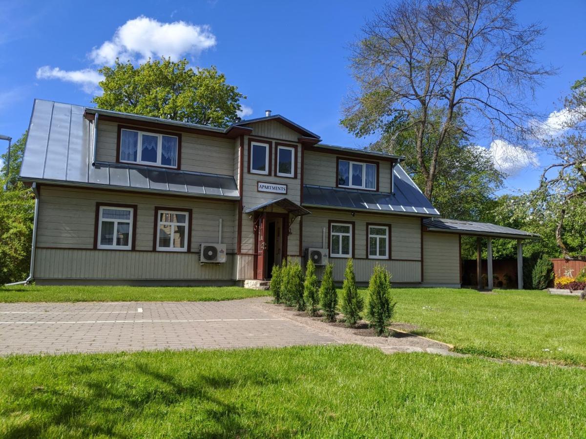 Paerna Guesthouse & Apartments Kuressaare Esterno foto