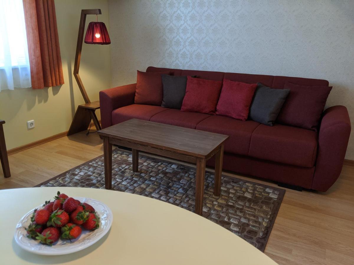 Paerna Guesthouse & Apartments Kuressaare Esterno foto